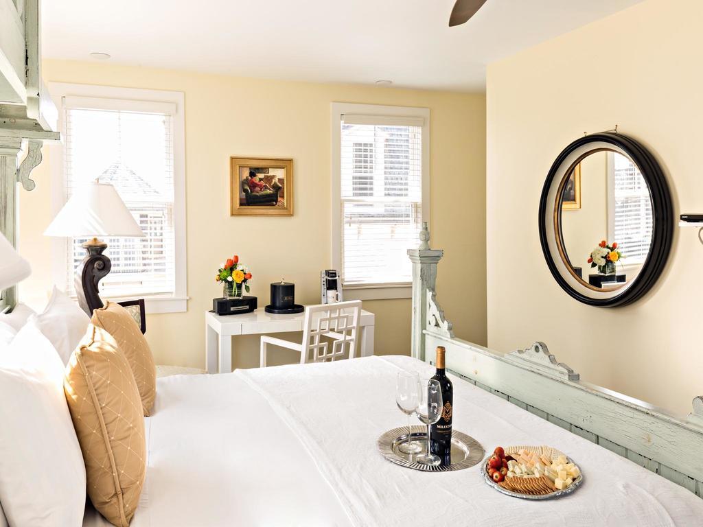 Brass Key Guesthouse Adults Only Provincetown Pokoj fotografie
