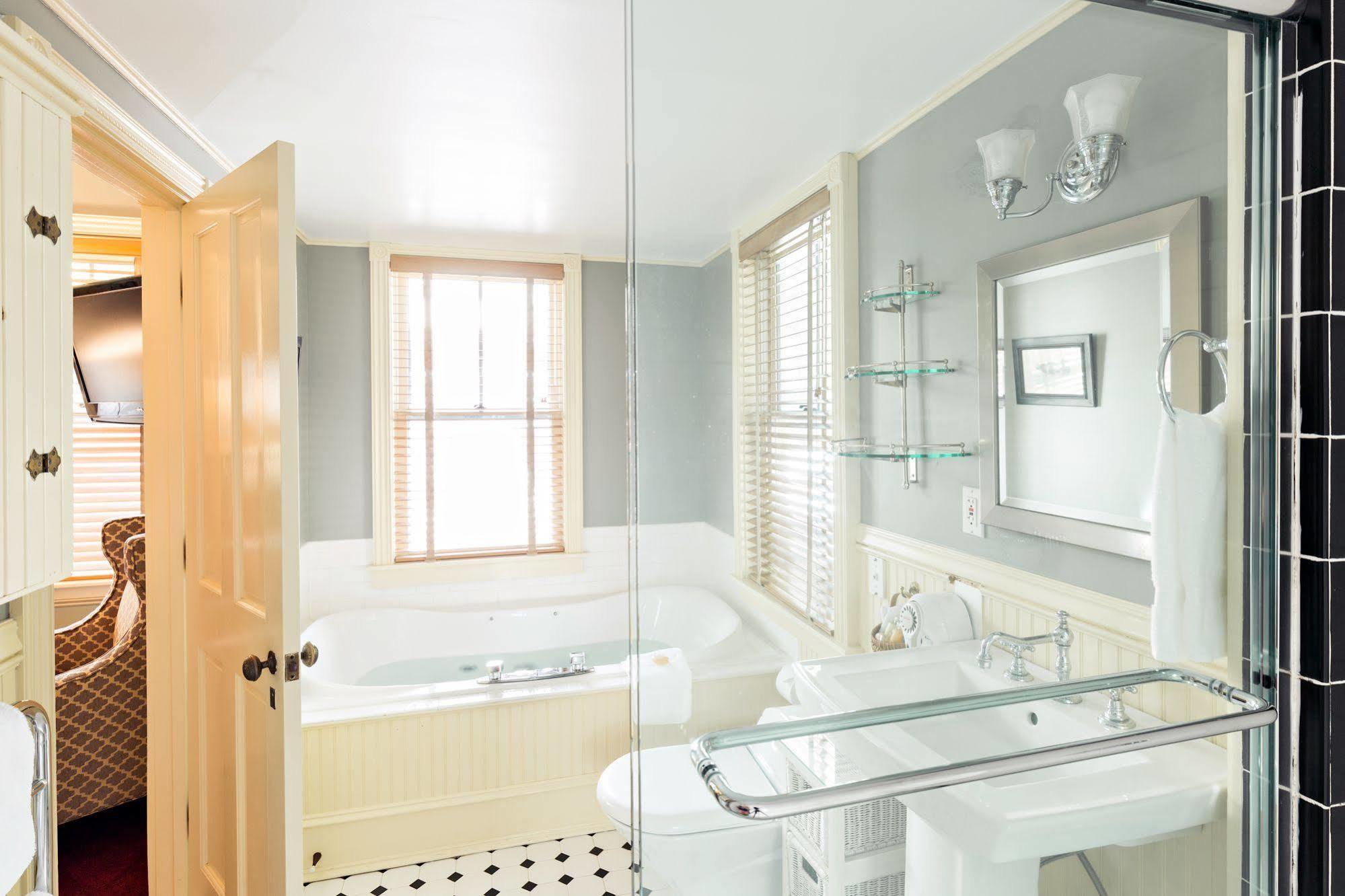 Brass Key Guesthouse Adults Only Provincetown Exteriér fotografie